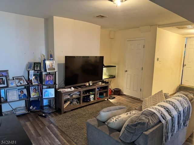 65 Stone St, Newark City, NJ 07104