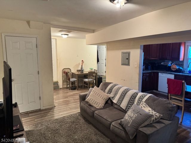 65 Stone St, Newark City, NJ 07104