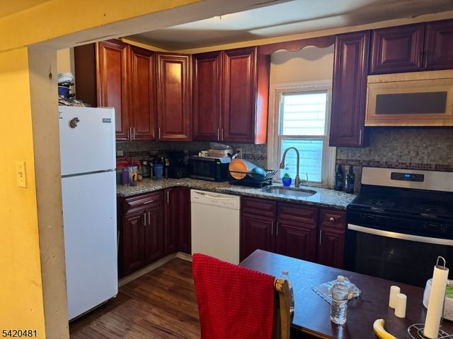 65 Stone St, Newark City, NJ 07104