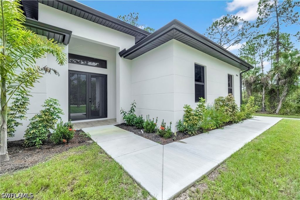 3765 16th AVE SE, Naples, FL 34117