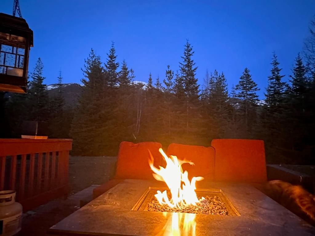 Image 4 of property listing at 11678 S Whitetail Road, Bigfork, MT 59911