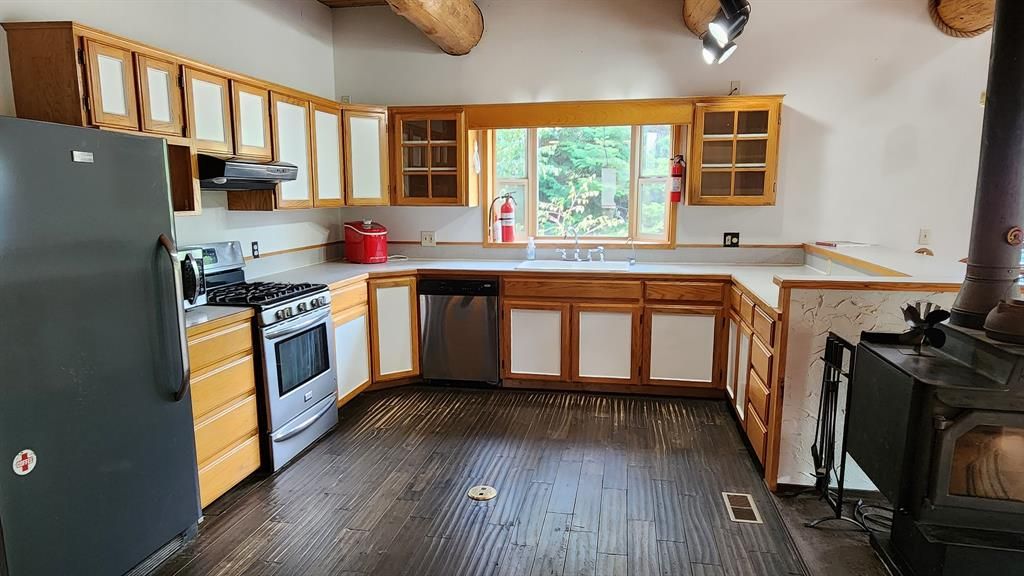 Image 8 of property listing at 11678 S Whitetail Road, Bigfork, MT 59911