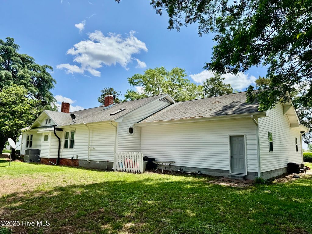 1837 Summerlins Crossroad Road, Mount Olive, NC 28365