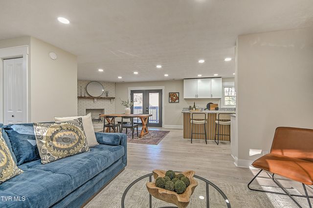 220 Blue Haven Drive, Kingsport, TN 37663