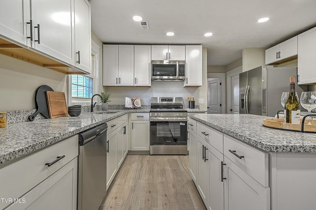 220 Blue Haven Drive, Kingsport, TN 37663