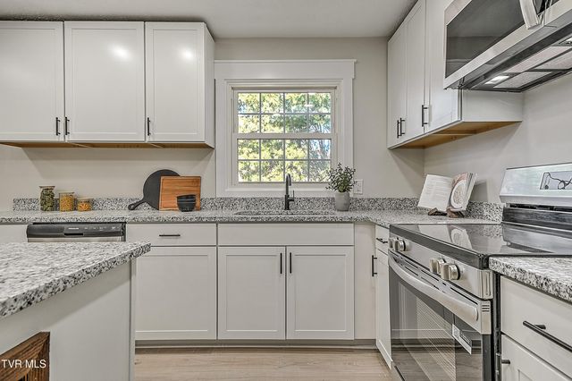 220 Blue Haven Drive, Kingsport, TN 37663