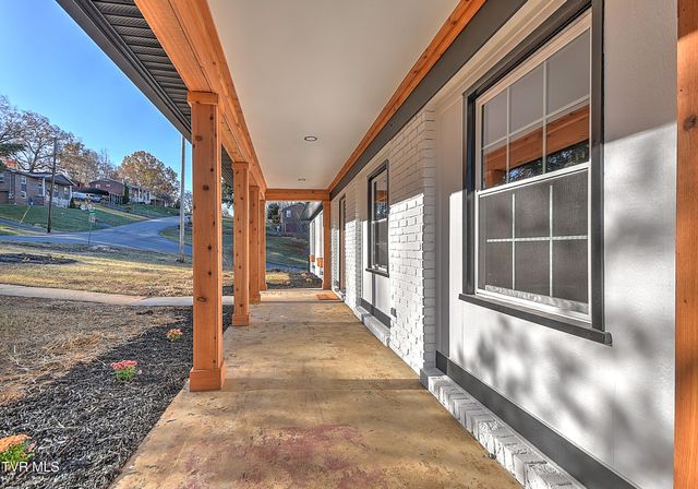 220 Blue Haven Drive, Kingsport, TN 37663