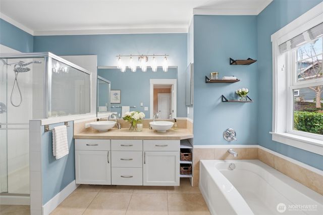 1704 25th Avenue NE, Issaquah, WA 98029