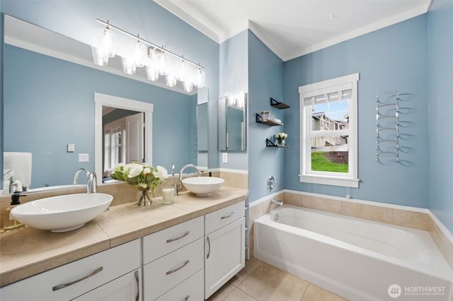 1704 25th Avenue NE, Issaquah, WA 98029