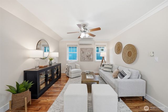 1704 25th Avenue NE, Issaquah, WA 98029