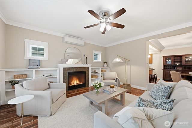 1704 25th Avenue NE, Issaquah, WA 98029