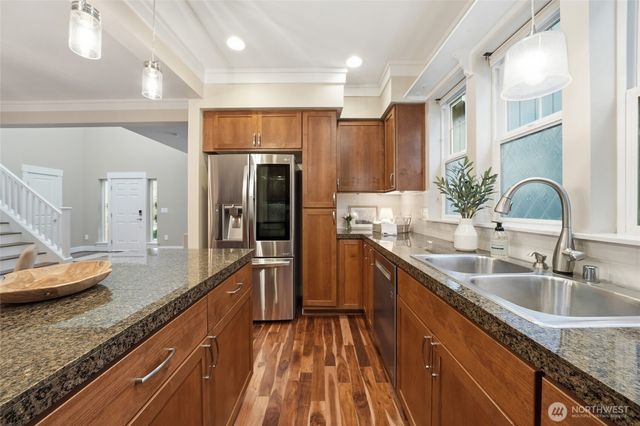 1704 25th Avenue NE, Issaquah, WA 98029