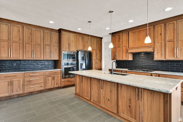 3041 S 2325 W, West Haven, UT 84401