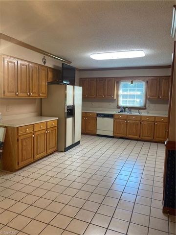 486 Windsor Park Road, Kernersville, NC 27284