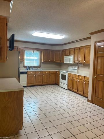 486 Windsor Park Road, Kernersville, NC 27284