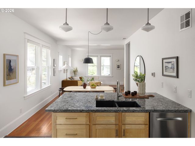 650 N ALBERTA St, Portland, OR 97217