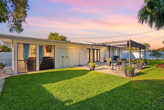 6900 10TH AVENUE N, St Petersburg, FL 33710