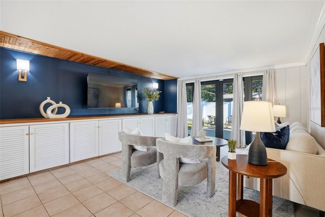 6900 10TH AVENUE N, St Petersburg, FL 33710