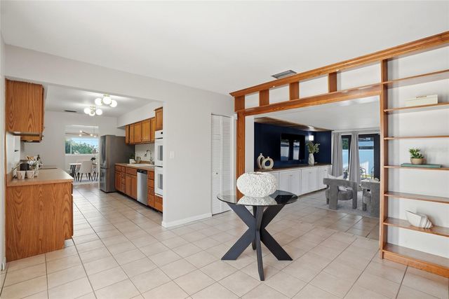 6900 10TH AVENUE N, St Petersburg, FL 33710