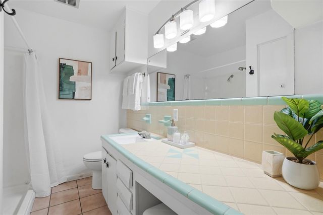 6900 10TH AVENUE N, St Petersburg, FL 33710