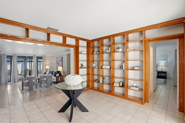 6900 10TH AVENUE N, St Petersburg, FL 33710