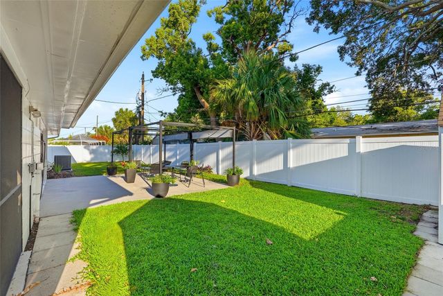 6900 10TH AVENUE N, St Petersburg, FL 33710