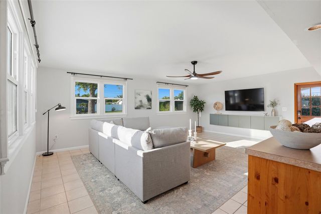 6900 10TH AVENUE N, St Petersburg, FL 33710