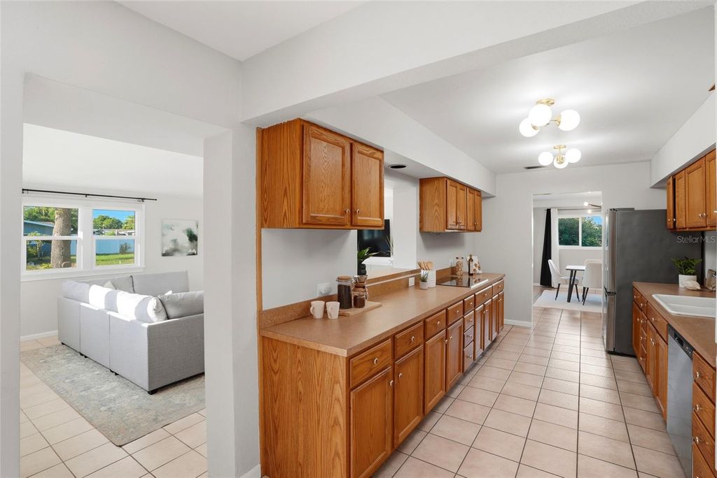 Image 14 of property listing at 6900 10TH AVENUE N, St Petersburg, FL 33710