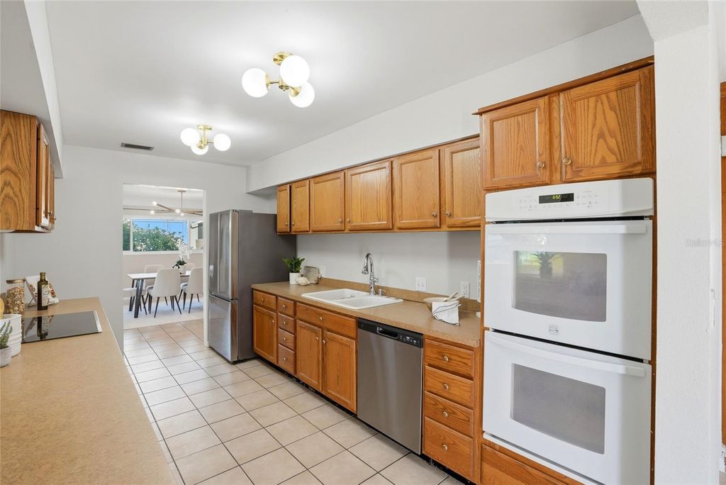Image 17 of property listing at 6900 10TH AVENUE N, St Petersburg, FL 33710