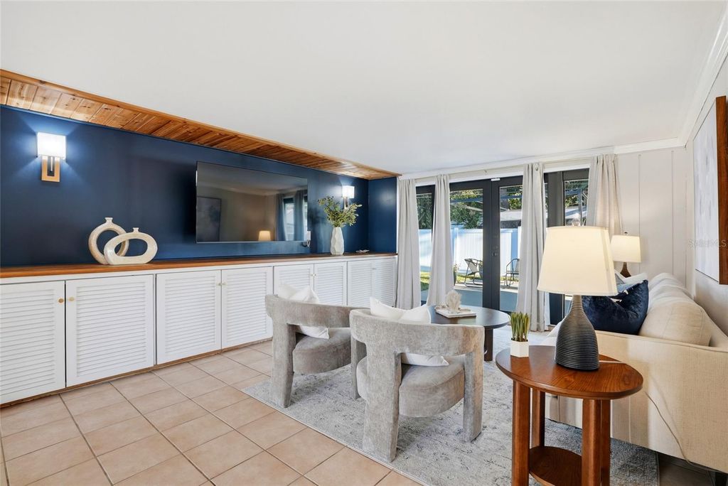 Image 20 of property listing at 6900 10TH AVENUE N, St Petersburg, FL 33710