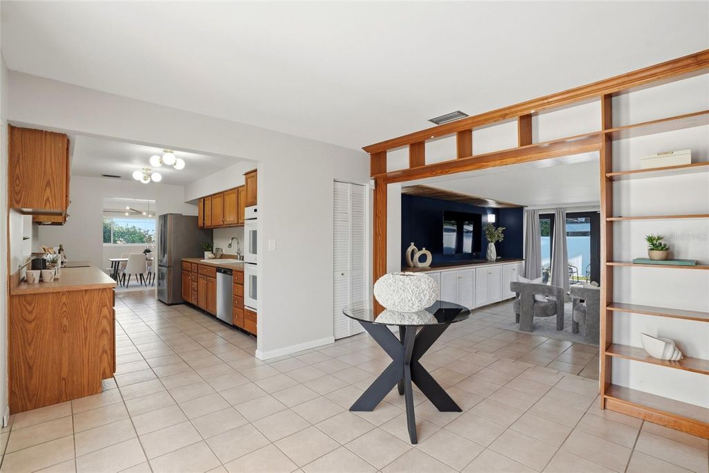 Image 3 of property listing at 6900 10TH AVENUE N, St Petersburg, FL 33710