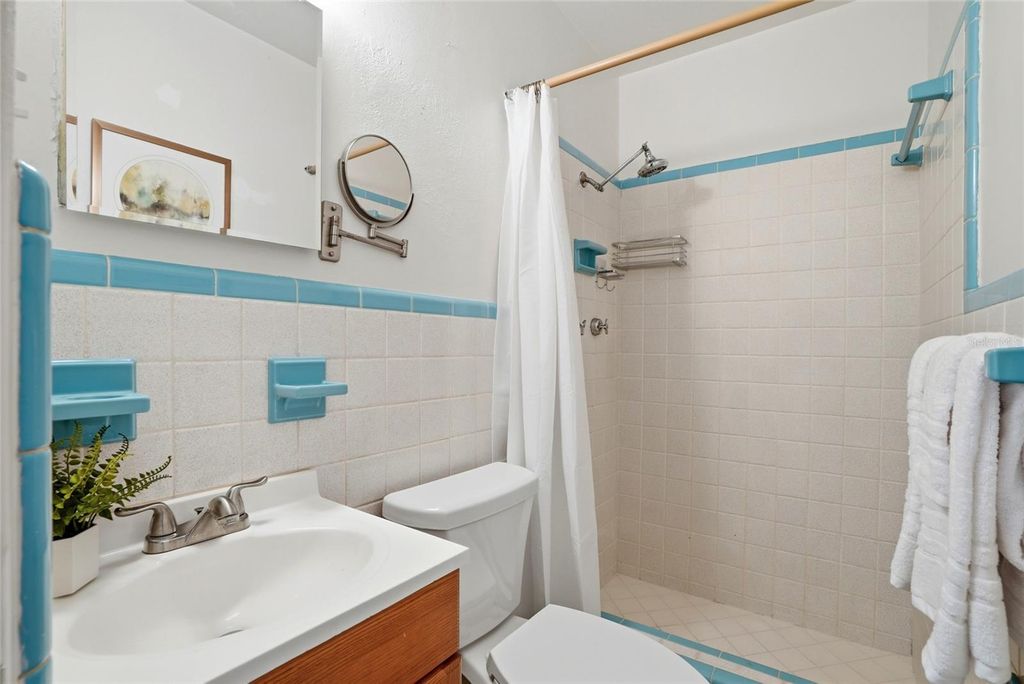 Image 24 of property listing at 6900 10TH AVENUE N, St Petersburg, FL 33710