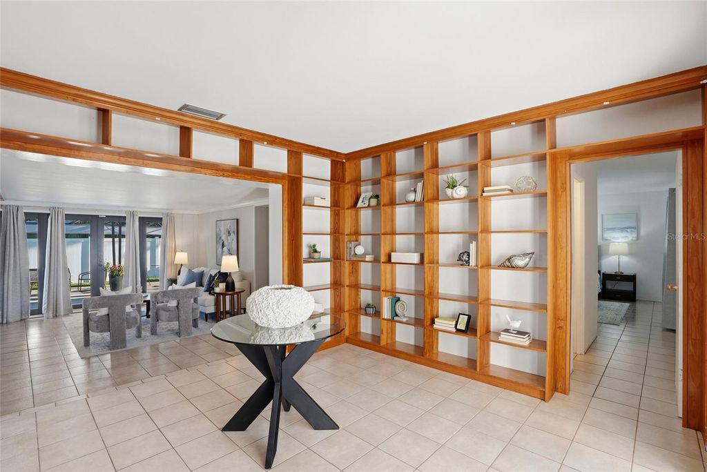Image 4 of property listing at 6900 10TH AVENUE N, St Petersburg, FL 33710