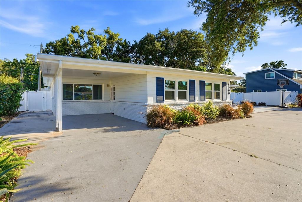 Image 46 of property listing at 6900 10TH AVENUE N, St Petersburg, FL 33710