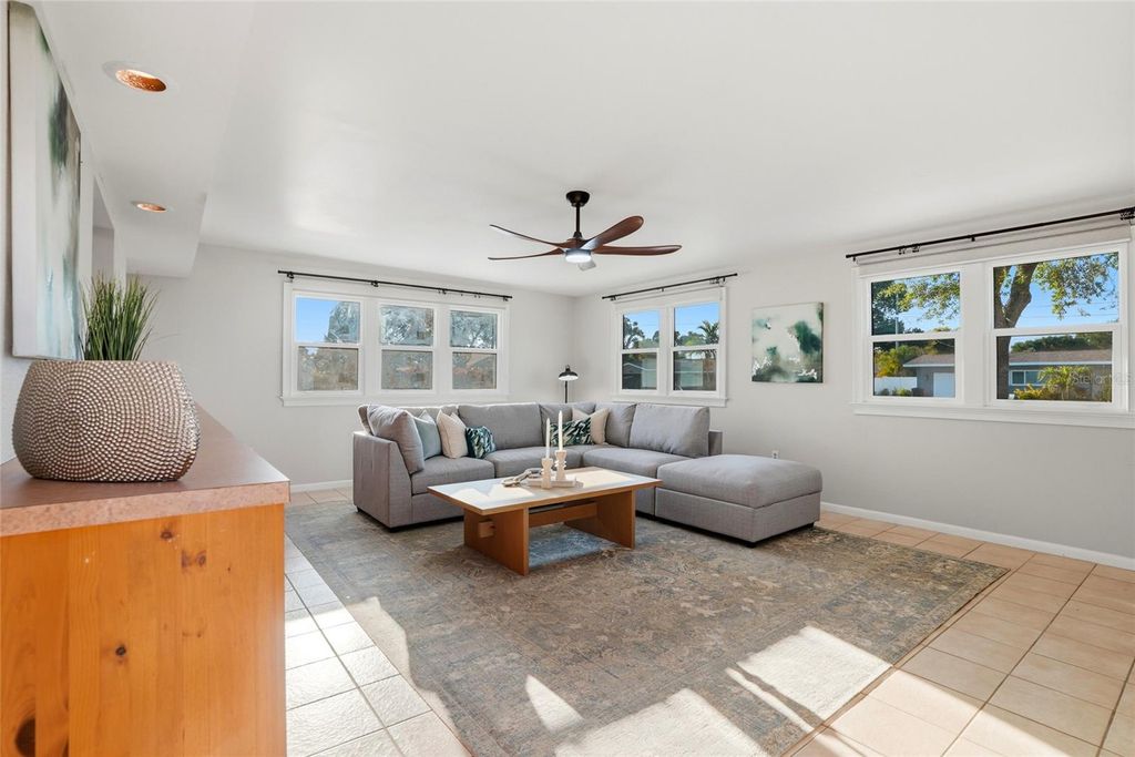 Image 9 of property listing at 6900 10TH AVENUE N, St Petersburg, FL 33710