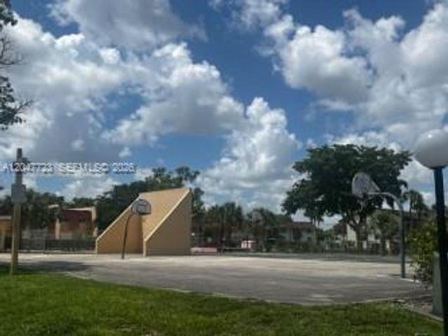 6040 Shakerwood Cir 203, Tamarac, FL 33319