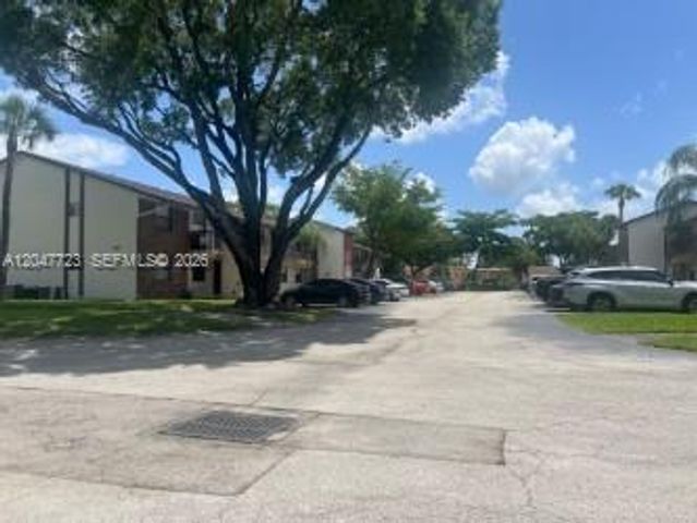 6040 Shakerwood Cir 203, Tamarac, FL 33319