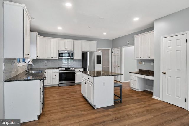 810 THICKET CT, West Chester, PA 19380
