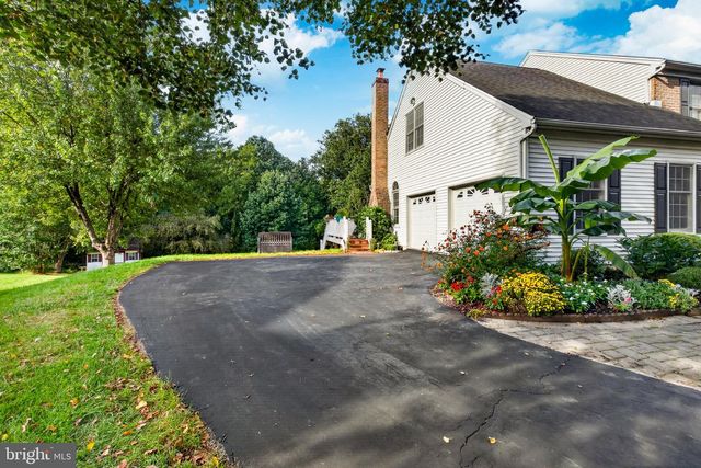 810 THICKET CT, West Chester, PA 19380