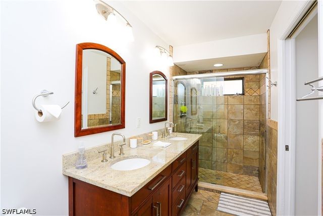 1394 Monarch CIR, Naples, FL 34116