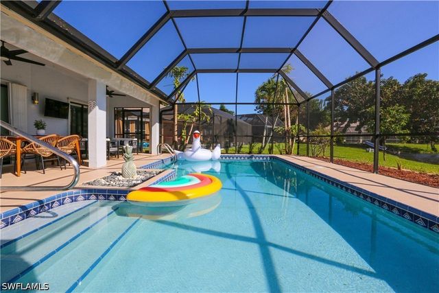 1394 Monarch CIR, Naples, FL 34116