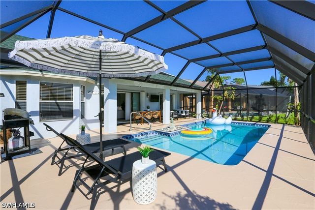 1394 Monarch CIR, Naples, FL 34116