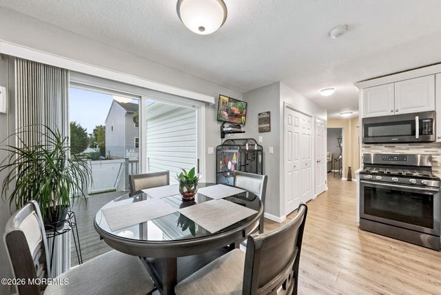 39 Hummingbird Court, Marlboro, NJ 07746