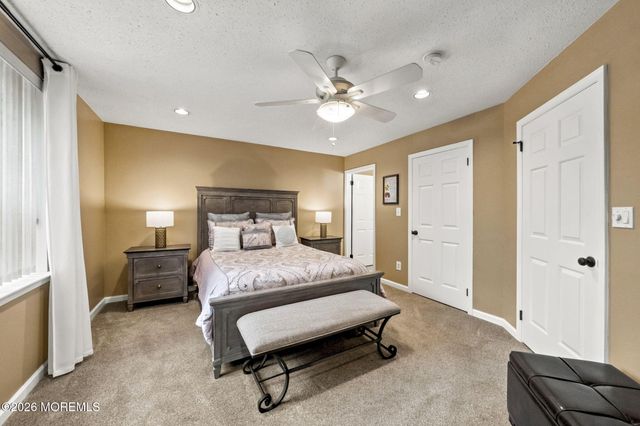 39 Hummingbird Court, Marlboro, NJ 07746