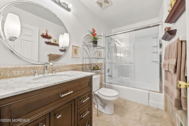 39 Hummingbird Court, Marlboro, NJ 07746