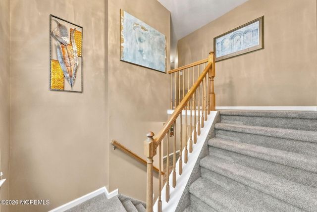 39 Hummingbird Court, Marlboro, NJ 07746
