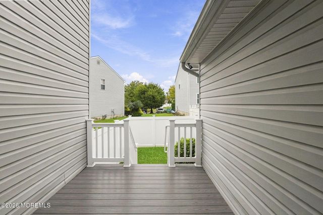 39 Hummingbird Court, Marlboro, NJ 07746