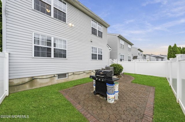 39 Hummingbird Court, Marlboro, NJ 07746