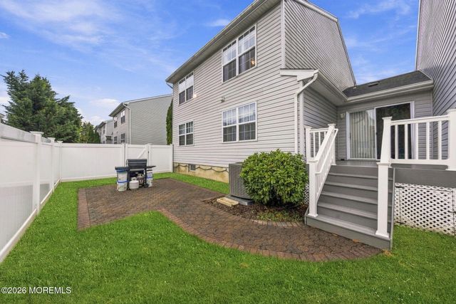 39 Hummingbird Court, Marlboro, NJ 07746