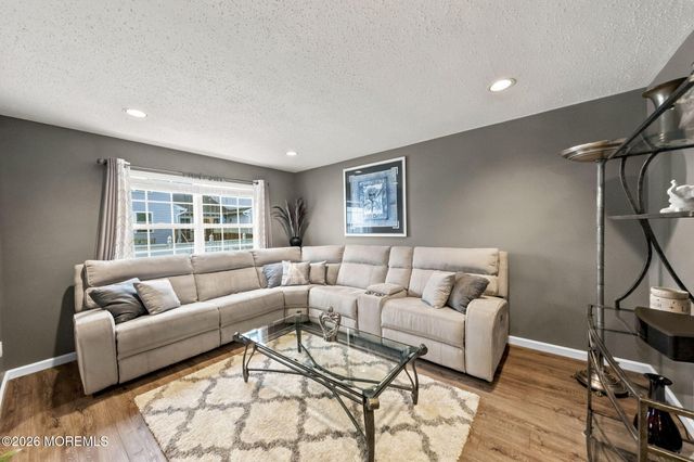 39 Hummingbird Court, Marlboro, NJ 07746